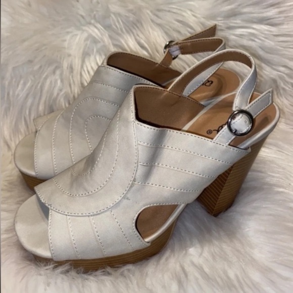 QUPID Slingback Sandals Heels Size  6 Neutral Beige Open Toe Block Heel - Picture 5 of 14